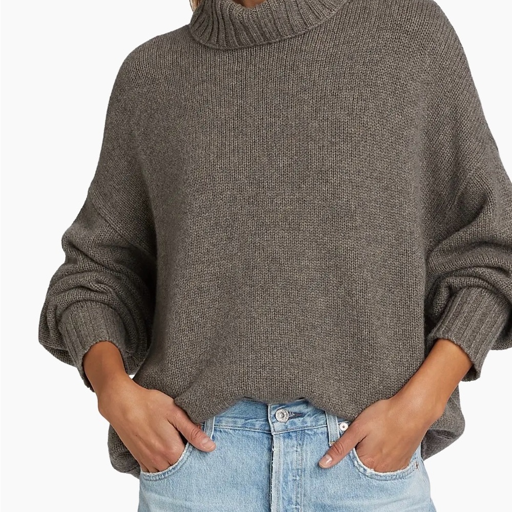 Jenni Kayne 100% cashmere sweater. Great condition! Great holiday gift!
